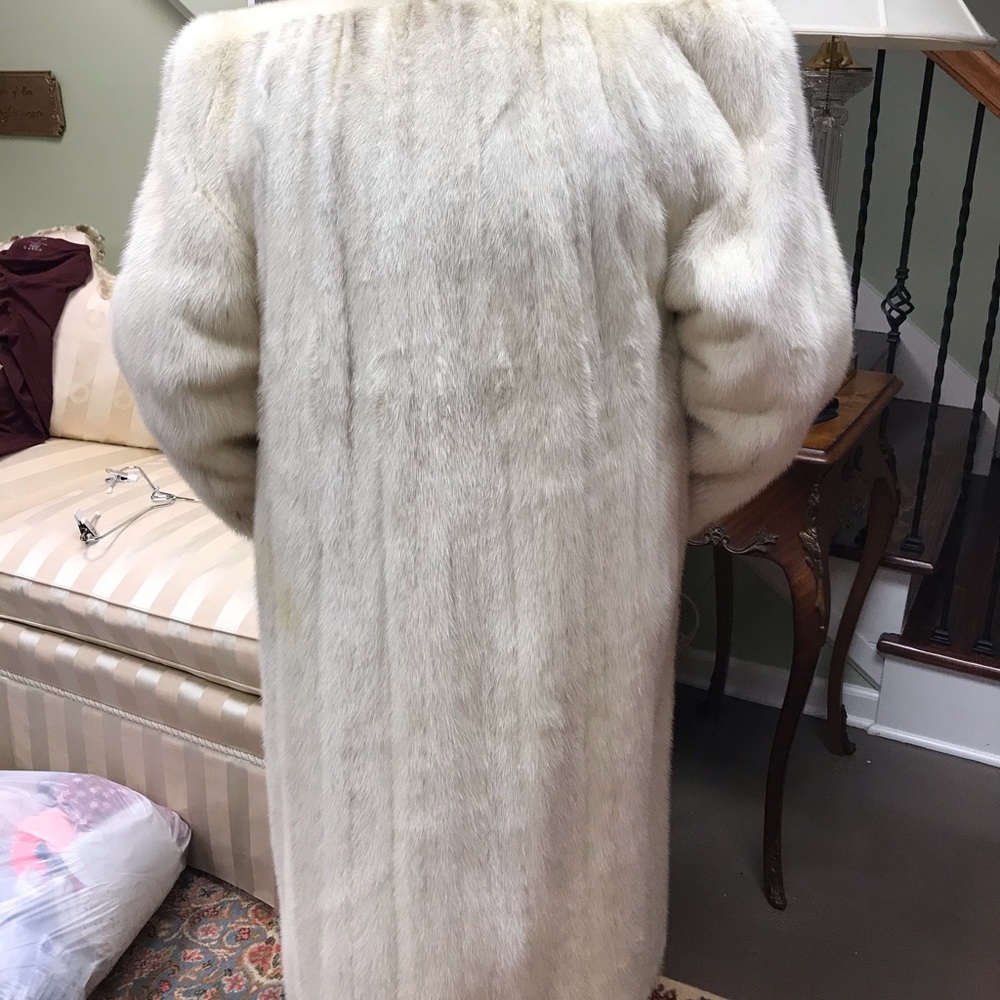Mink coat - Picture 3 of 3